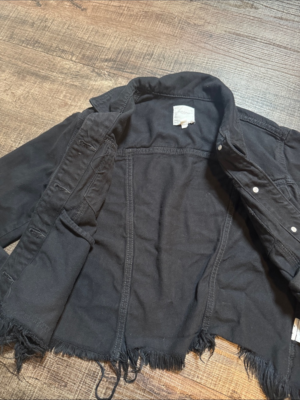 Black Distressed Cropped Denim Jacket - Women - Picture 7 of 12